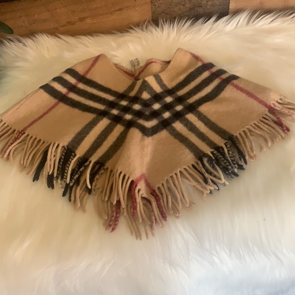 100% guarantee authentic preonwed Burberry scrarf